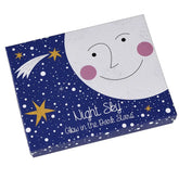 Die rechteckige Box "Im Dunkeln leuchtende Sterne - Box mit 30 Stk." von Rex London zeigt einen marineblauen Nachthimmel mit leuchtenden gelben und weißen Sternen, einer Sternschnuppe und einem lächelnden Mond - ideal für Kinderzimmer Deko oder als Geschenkidee.