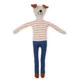 Die Stoffpuppe "Hund" Baumwolle von Sophie Home ist ein Kuscheltier mit braunen Ohren, weißem Gesicht, rot-weiß gestreiftem Shirt und blauer Hose - das perfekte Geschenk zur Geburt.