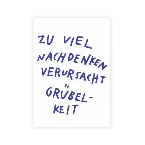 Die Delicards Postkarte "Nachdenken verursacht Grübelkeit" zeigt handgeschriebenen deutschen Text auf weißem Hintergrund: "Zu viel Nachdenken verursacht Grübelei".