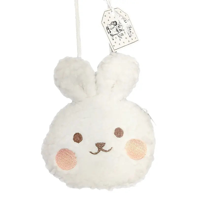 Die Tasche "Hase" Kunstfell weiß von Ella & Monster ist eine plüschige weiße Tasche mit runden Ohren, rosa Wangen und einem braun gestickten Lächeln - eine flauschige Kinder Handtasche für den niedlichen Style.