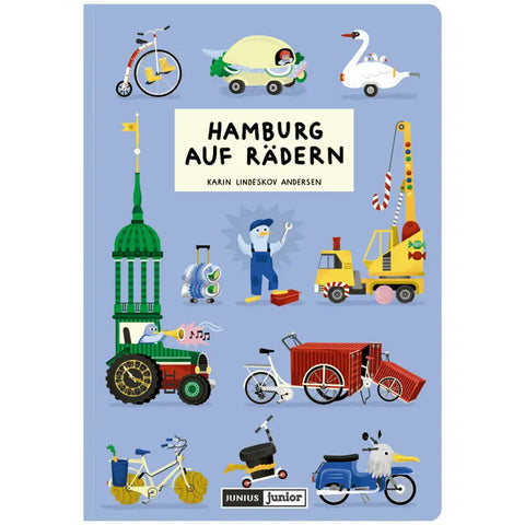 Das Mitmachbuch "Hamburg auf Rädern" von Karin Lindeskov Andersen (Junius Verlag) zeigt fantasievolle Fahrzeuge, einen Pinguin und Hamburger Sehenswürdigkeiten auf hellblauem Cover.