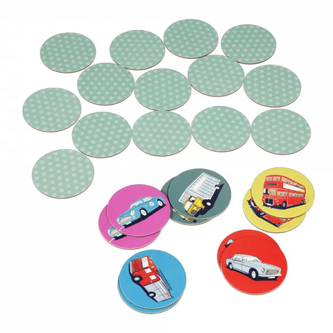 Das Memory-Spiel Road Trip (24-teilig) von Rex London besteht aus runden, meist verdeckten Spielsteinen mit einem grün-weißen Tupfenmuster. Sechs Plättchen zeigen bunte Fahrzeuge wie Autos, Lastwagen und Busse für ein lustiges Zuordnungsspiel.