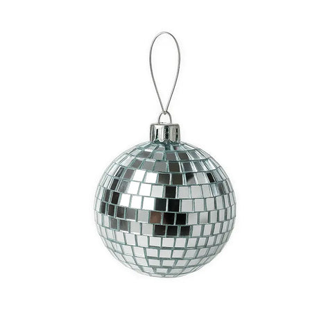 Die Discotime Discokugel ist ein glänzender Mini-Discokugel-Anhänger mit kleinen quadratischen Spiegeln, der an einer dünnen Drahtschlaufe vor einem schlichten weißen Hintergrund hängt.